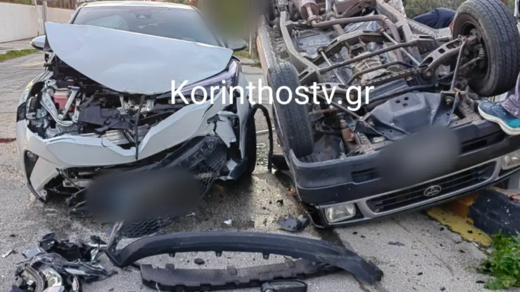 Σοβαρό τροχαίο στην Κορινθία: Αγροτικό συγκρούστηκε με ΙΧ – Απεγκλωβίστηκαν δύο άτομα (βίντεο+φωτογραφίες)