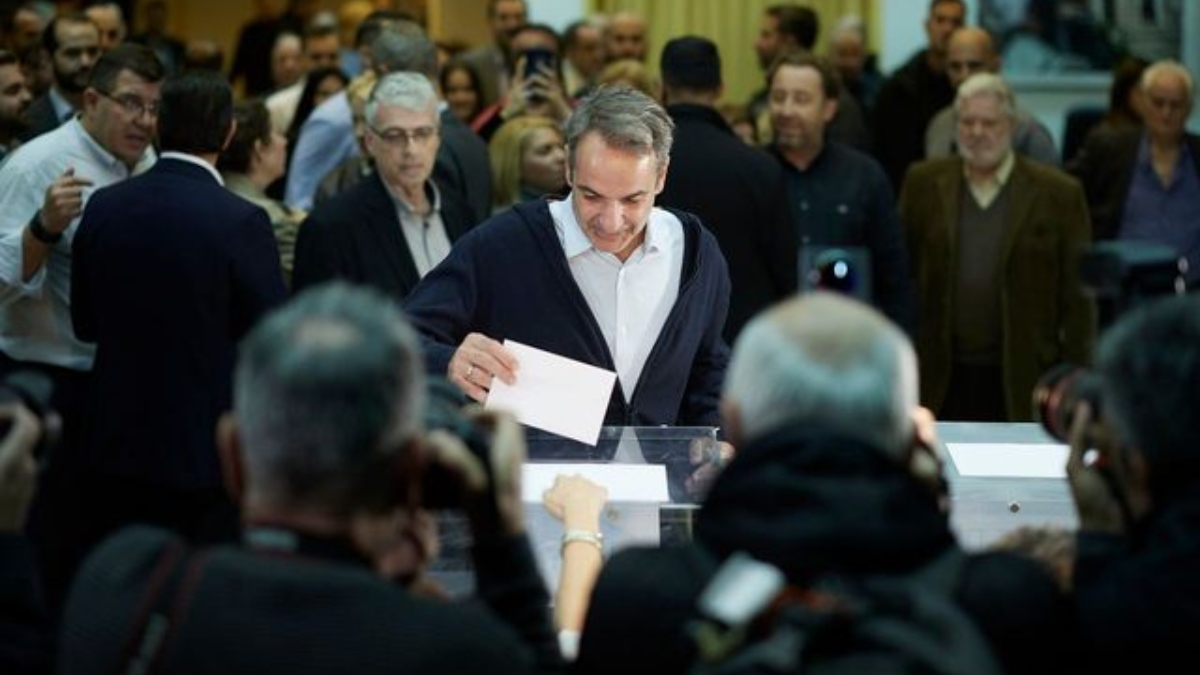 Ψήφισε ο Μητσοτάκης στις εσωκομματικές: «Η μαζική συμμετοχή δείχνει τη δύναμη της παράταξης»