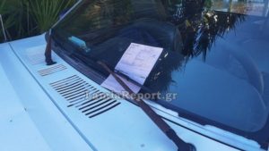 Λαμία: Έκοψαν κλήσεις στα αυτοκίνητα του Δήμου που ήταν στην πλατεία για τον Χριστουγεννιάτικο στολισμό (φωτογραφίες)