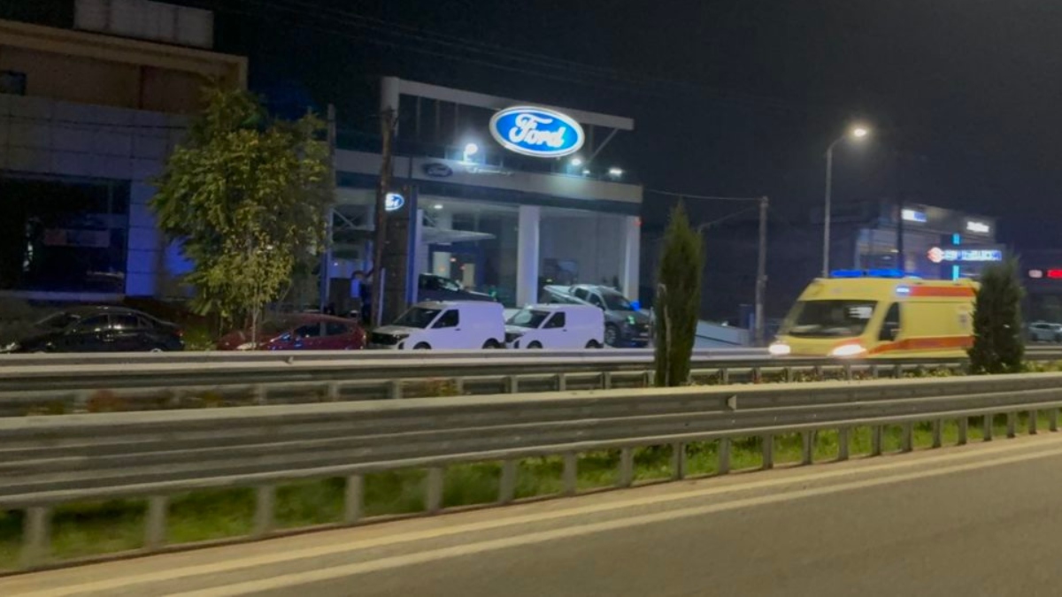 Λάρισα: Μετωπική σύγκρουση οχημάτων με τέσσερις τραυματίες