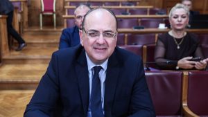 Μήνυση του Μακάριου Λαζαρίδη κατά της διευθύντριας Επικοινωνίας του ΠΑΣΟΚ