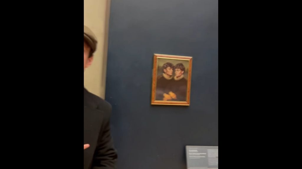 Λούβρο: TikTokers εξέθεσαν την ασφάλεια του μουσείου – Κρέμασαν δικό τους πορτρέτο δίπλα στη Μόνα Λίζα