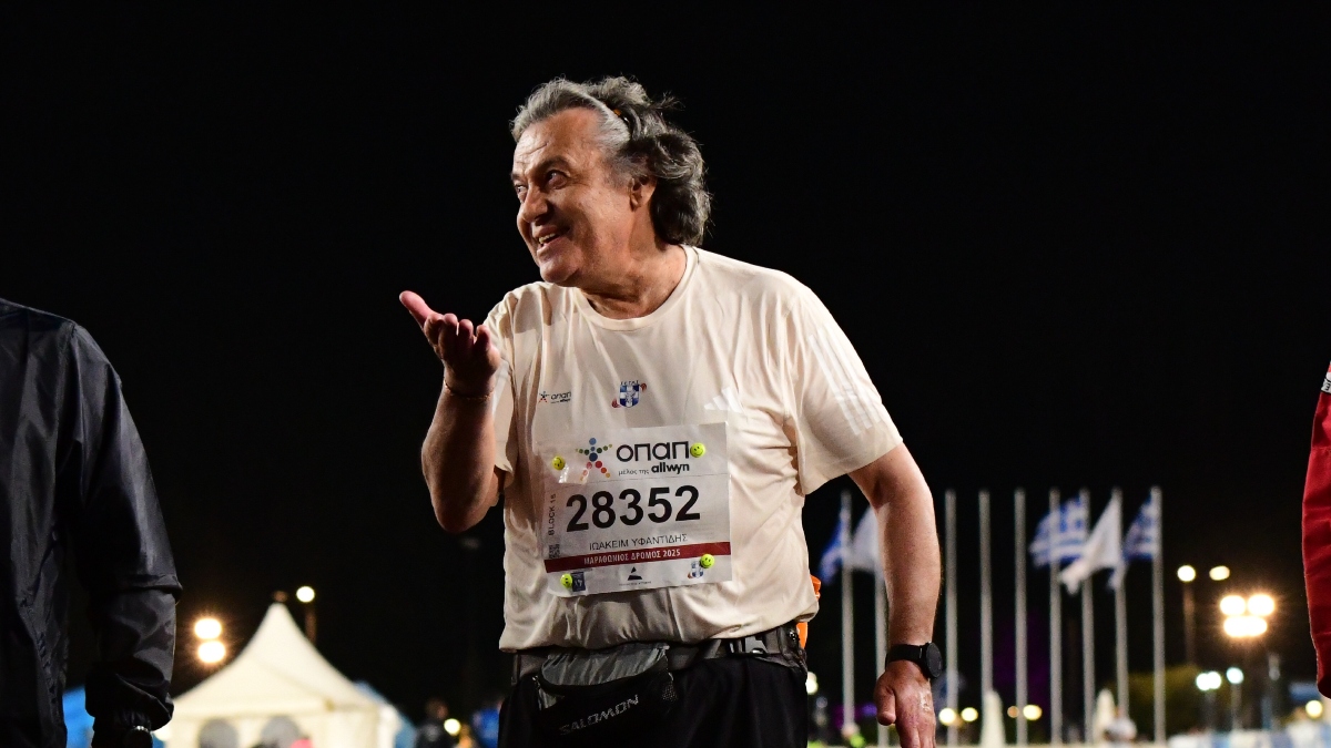 Συγκίνηση και χειροκροτήματα κατά τον τερματισμό του τελευταίου μαραθωνοδρόμου (φωτογραφίες)