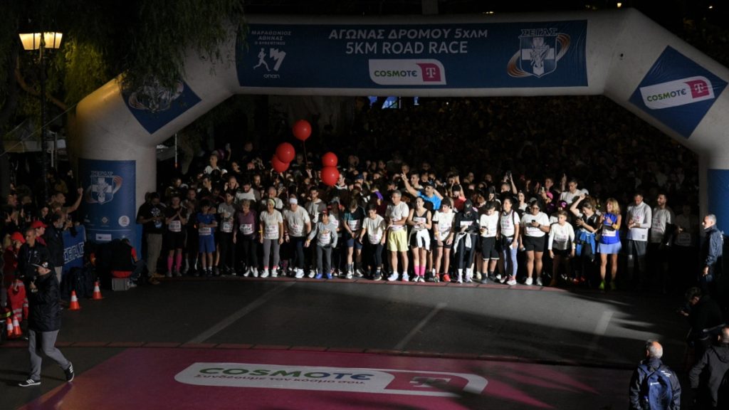 42ος Αυθεντικός Μαραθώνιος Αθήνας: Χιλιάδες δρομείς ολοκληρώνουν τον πρώτο αγώνα 5 χλμ.