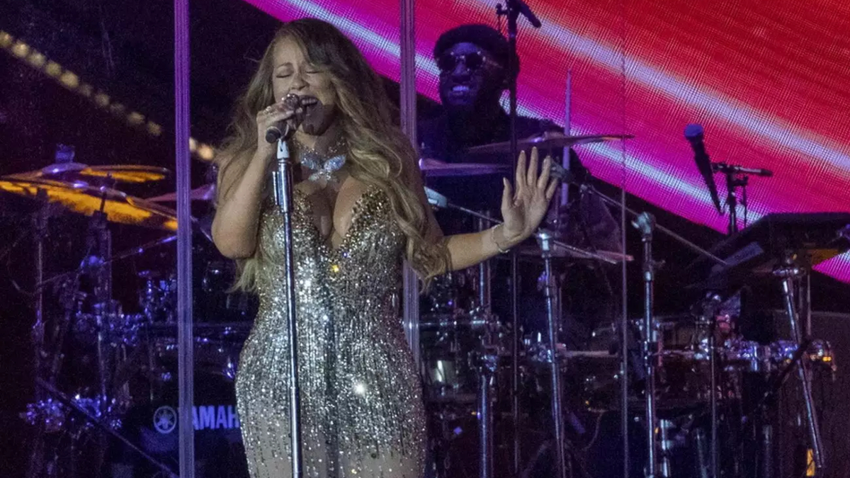 Μαράια Κάρεϊ: Το εμβληματικό «All I Want for Christmas Is You» μπήκε στο Billboard Hot 100 από το Halloween