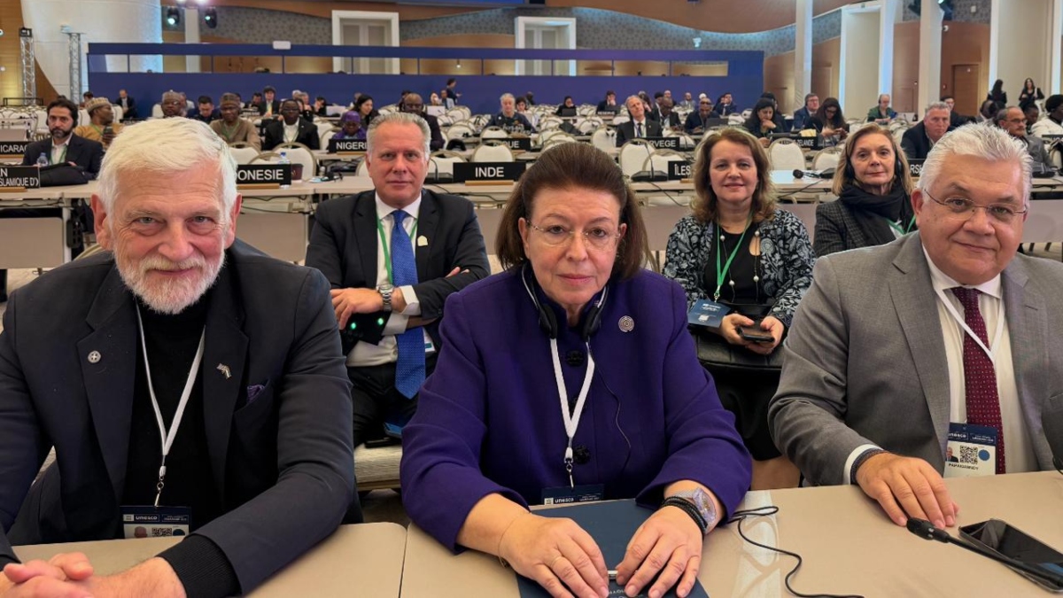 Μενδώνη: «Είμαστε υπερήφανοι για την ελληνική γλώσσα»