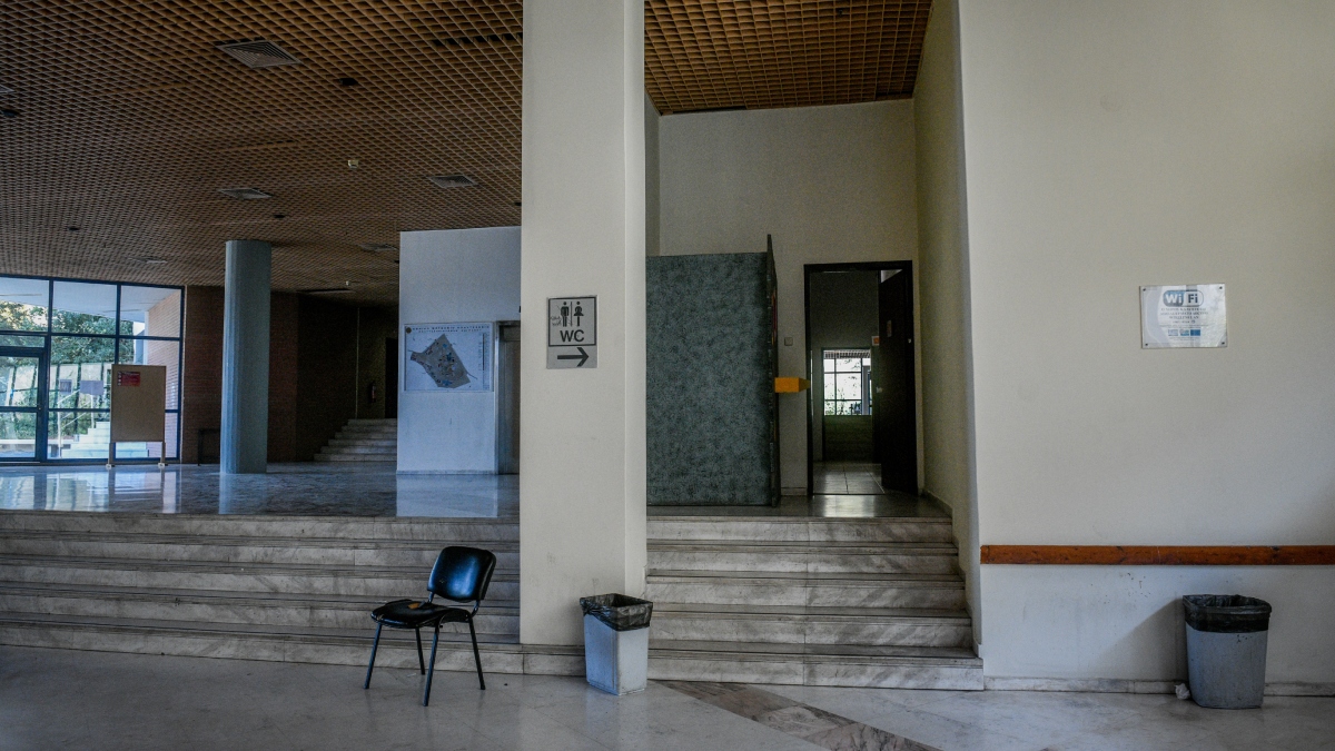 Μετσόβιο: 14 μήνες φυλάκιση σε φοιτητή που έγραψε συνθήματα σε τοίχο του πανεπιστημίου