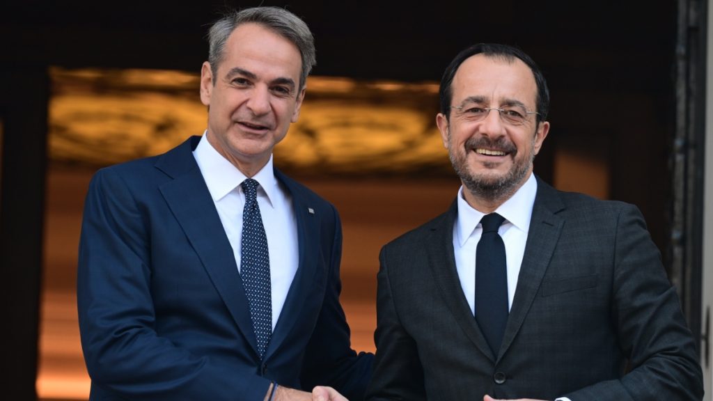 Συνάντηση Μητσοτάκη-Χριστοδουλίδη στο Μαξίμου – Στο επίκεντρο ηλεκτρική διασύνδεση και Κυπριακό