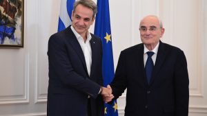 Την στήριξη της Ελλάδας στην κυβέρνηση του Λιβάνου, τόνισε ο Μητσοτάκης στη συνάντηση του με τον Λιβανέζο υπουργό Άμυνας Michel Menassah