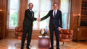 Στη φρεγάτα “Κίμων” με ελικόπτερο Μητσοτάκης και Χριστοδουλίδης – Σήμερα η τριμερής με Μακρόν στην Πάφο