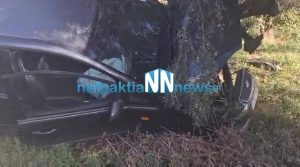 Ναύπακτος: Αυτοκίνητο εξετράπη της πορείας και «καρφώθηκε» σε ελιά