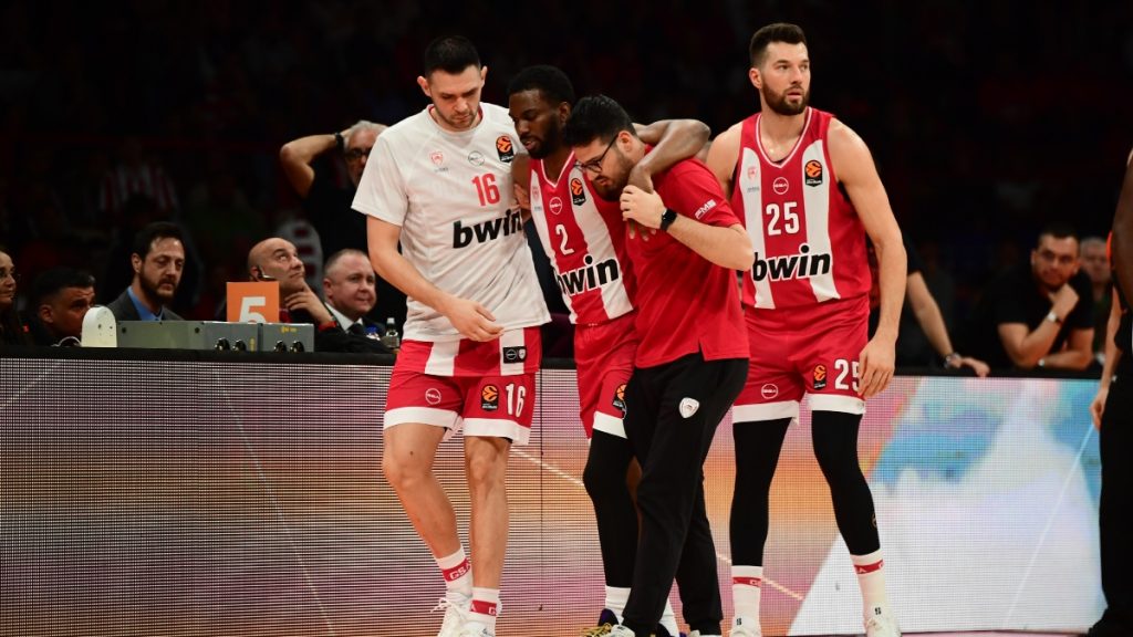 Ολυμπιακός – Ζαλγκίρις Κάουνας: «Πάγωσαν» στο ΣΕΦ με τον τραυματισμό του Έβανς