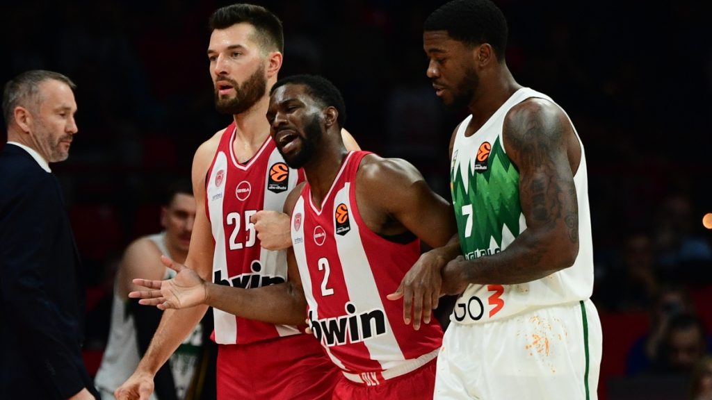Ολυμπιακός – Ζαλγκίρις Κάουνας: Στο νοσοκομείο για εξετάσεις ο Κίναν Έβανς (Βίντεο)