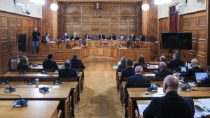 ΠΑΣΟΚ για “Φραπέ”: “Ο συνδαιτυμόνας του Μητσοτάκη δεν προσήλθε στην Εξεταστική για να μείνουν κλειστά τα στόματα”