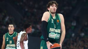 Παναθηναϊκός AKTOR – Ντουμπάι: Πρόβλημα με τον Οσμάν – Αποχώρησε υποβασταζόμενος για τα αποδυτήρια