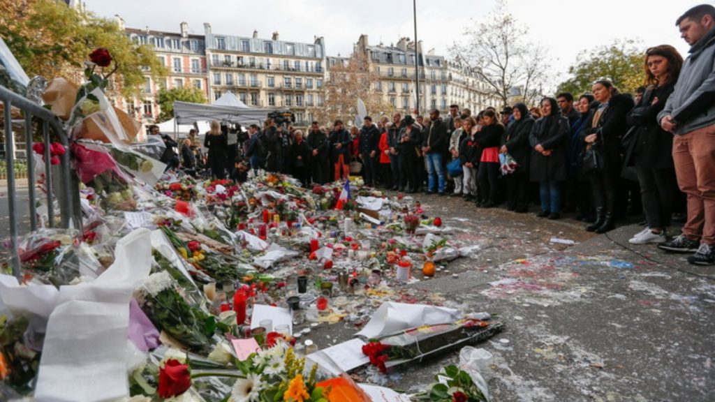 Παρίσι: Εκδηλώσεις μνήμης για την συμπλήρωση 10 ετών από τις τρομοκρατικές επιθέσεις της 13ης Νοεμβρίου 2015