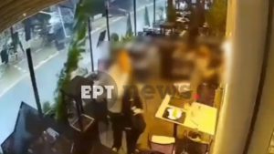 Πάτρα: Η στιγμή που ανεμοστρόβιλος “σηκώνει” τραπέζια και καρέκλες σε επιχείρηση (βίντεο)