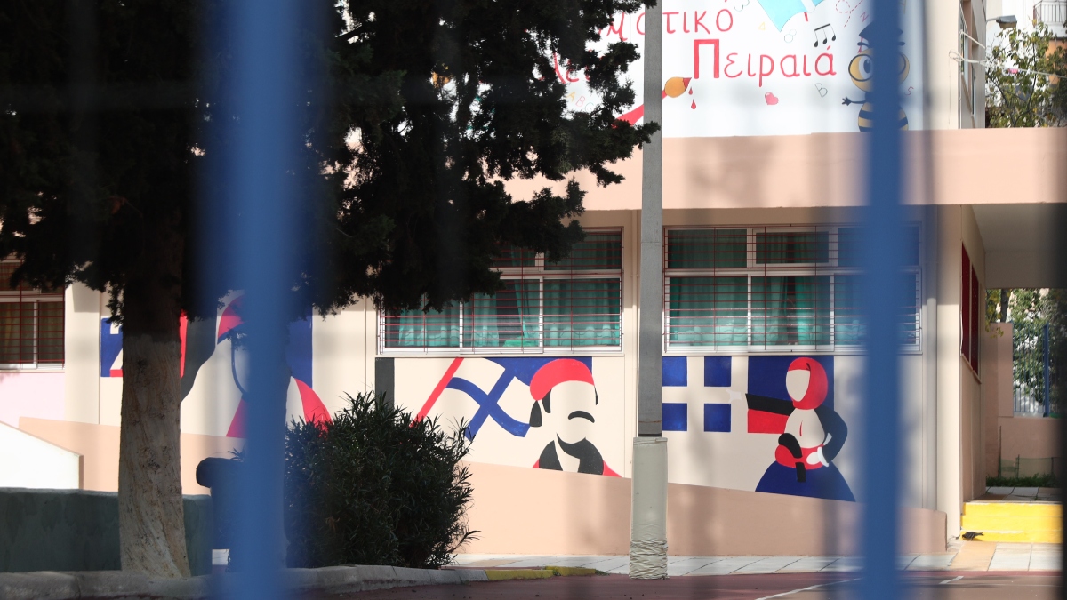 Θάνατος 13χρονης στον Πειραιά: “Δεν μας ενημέρωσε κανείς για το συμβάν” καταγγέλλει μητέρα μαθητή του ειδικού σχολείου