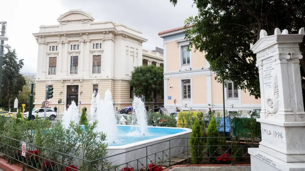 Δήμος Αθηναίων: Ολοκληρώθηκε η αναβάθμιση της πλατείας Παύλου Μελά