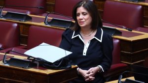 Βουλή: Ορκίστηκε η Έλλη Ρούσου – Πήρε την έδρα του Διαμαντή Καραναστάση στην Α’ Αθηνών