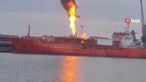 Οδησσός: Τουρκικό πλοίο που μετέφερε 4.000 τόνους υγραερίου χτυπήθηκε από ρωσικά πυρά – Φόβοι για εκρήξεις (Βίντεο)