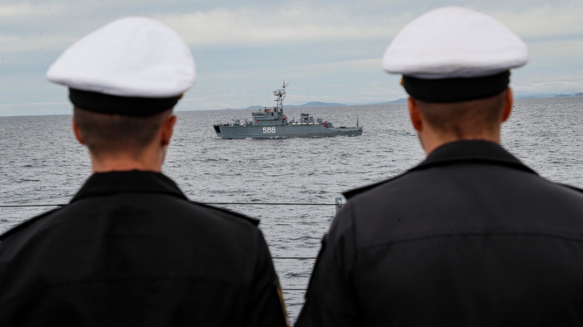 Ρωσικό κατασκοπευτικό πλοίο στα όρια των βρετανικών υδάτων – “Έστρεψε λέιζερ σε αεροσκάφη μας”