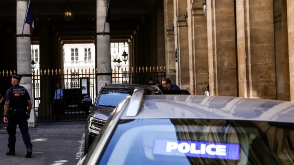 Συναγερμός στο Παρίσι: Απειλητικά μηνύματα για εκρηκτικούς μηχανισμούς σε κεντρικά σημεία – Εκκενώνονται κτίρια