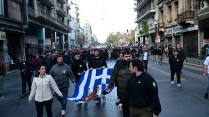 Προς την Αμερικάνικη πρεσβεία κινείται η πορεία – Κλειστό το κέντρο και οι δρόμοι γύρω από το Πολυτεχνείο, 11 συλλήψεις