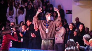 Ακίλε Πολονάρα: Επέστρεψε στο γήπεδο και αποθεώθηκε (Βίντεο)