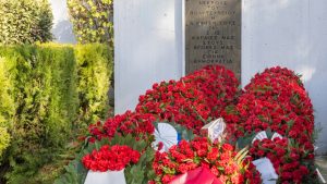 Πολυτεχνείο: Τα κόμματα που κατέθεσαν στεφάνι στο μνημείο για την 52η επέτειο