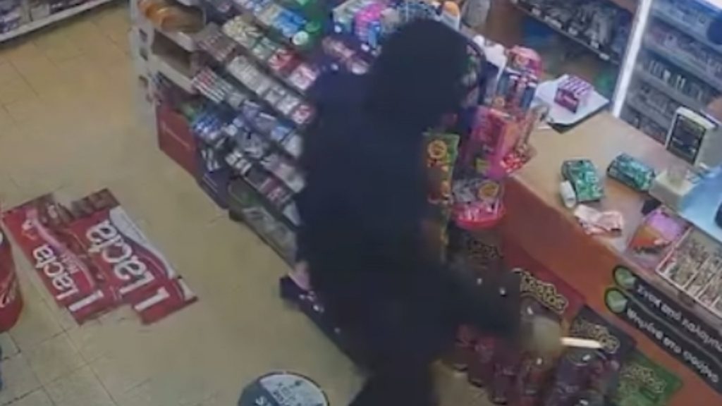 Στιγμές τρόμου σε μίνι μάρκετ της Ρόδου: Ο ληστής μπήκε με μαχαίρι και απείλησε τον υπάλληλο