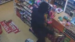 Στιγμές τρόμου σε μίνι μάρκετ της Ρόδου: Ο ληστής μπήκε με μαχαίρι και απείλησε τον υπάλληλο