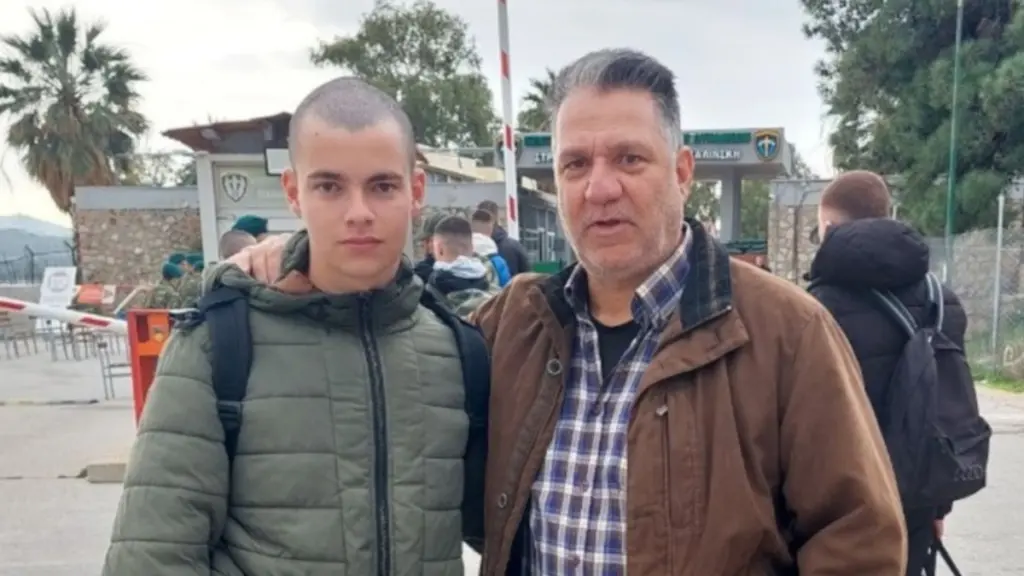 Ραφαήλ Γαλυφιανάκης: Η συγκινητική μαντινάδα του πατέρα του 19χρονου που σκοτώθηκε από χειροβομβίδα