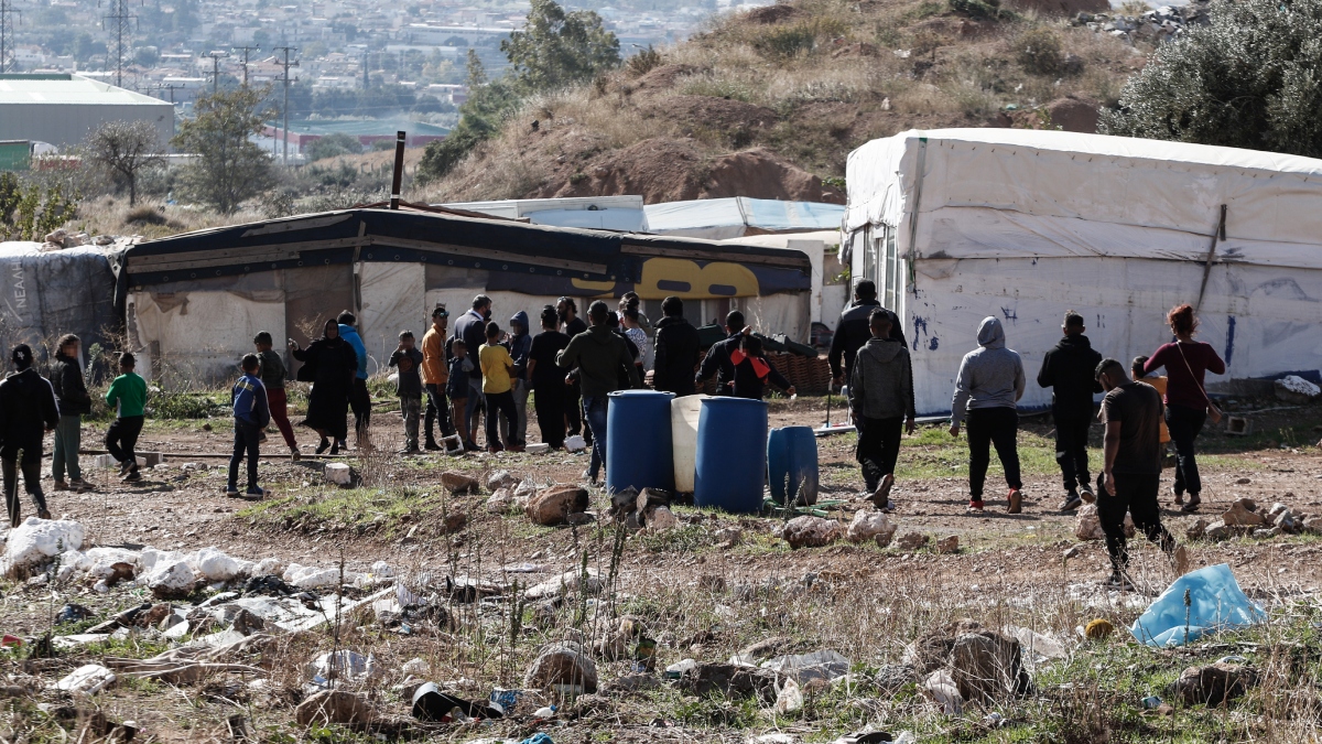 Ξεκινάει σήμερα το σχέδιο αστυνόμευσης σε καταυλισμούς Ρομά στην Αττική – Τι προβλέπει