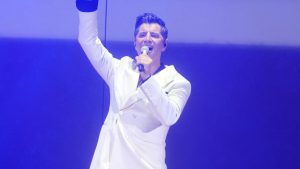 Σάκης Ρουβάς: Οι πρώτες δηλώσεις μετά το σοκαριστικό ατύχημα – Τι απάντησε ο τραγουδιστής