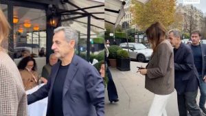 Νικολά Σαρκοζί: Γευμάτισε με την Κάρλα Μπρούνι σε εστιατόριο του Παρισιού μετά την αποφυλάκισή του