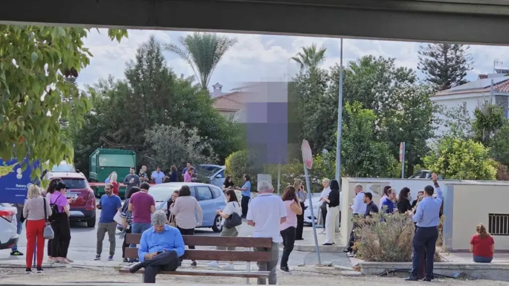 Κύπρος: Ισχυρός σεισμός 5,2 Ρίχτερ κοντά στην Πάφο – Αισθητός σε πολλές επαρχίες, στους δρόμους ο κόσμος (Φωτογραφίες)