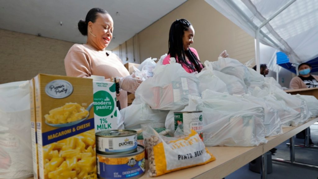 Ρεκόρ διαρκείας για το shutdown στις ΗΠΑ – Ουρές χιλιομέτρων για δωρεάν τρόφιμα στην Καλιφόρνια (Εικόνες & Βίντεο)