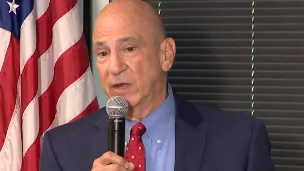 Πίτερ Σκανδαλάκης: Ο Ελληνοαμερικανός εισαγγελέας ερευνά τον Τραμπ για νοθεία στις εκλογές του 2020