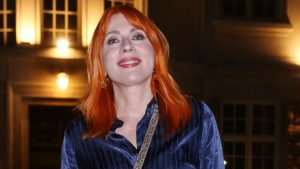 Σμαράγδα Καρύδη: «Η περούκα της Ντάλιας έχει χτενιστεί και θα την ξαναφορέσω – Θα έχω και λεφτά»