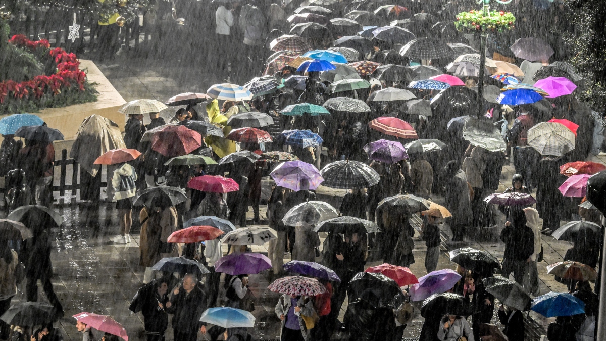 Κακοκαιρία Adel: Ισχυρή καταιγίδα σάρωσε την Αττική – Πολλά προβλήματα στην κυκλοφορία (Βίντεο)
