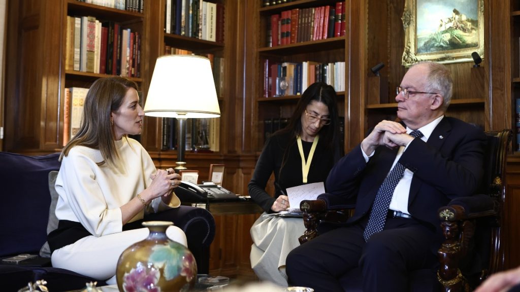 Συνάντηση Τασούλα με Μέτσολα: Στο επίκεντρο η πορεία και τα προβλήματα της Ευρώπης