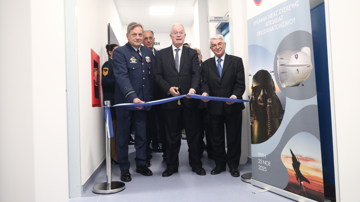 Εγκαίνια λειτουργίας της συσκευής απώλειας προσανατολισμού στο Κέντρο Αεροπορικής Ιατρικής παρουσία Τασούλα