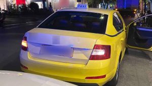 ΕΛΑΣ: Μπαράζ συλλήψεων οδηγών ταξί που επέδειξαν πλαστές ειδικές άδειες οδήγησης