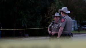 Γυναίκα κρατούνταν ημίγυμνη και αλυσοδεμένη σε αυλή σπιτιού στο Τέξας – Πέντε φίλοι της την βασάνιζαν για μήνες (φωτογραφίες)