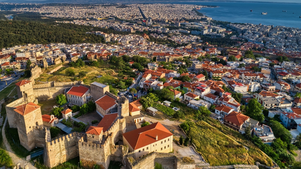 Θεσσαλονίκη: Κατεδαφίζονται απαλλοτριωμένα και ετοιμόρροπα κτίρια στην Άνω Πόλη