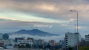 Απόκοσμο σκηνικό στη Θεσσαλονίκη: Πυκνό νέφος σκέπασε την πόλη (Βίντεο)