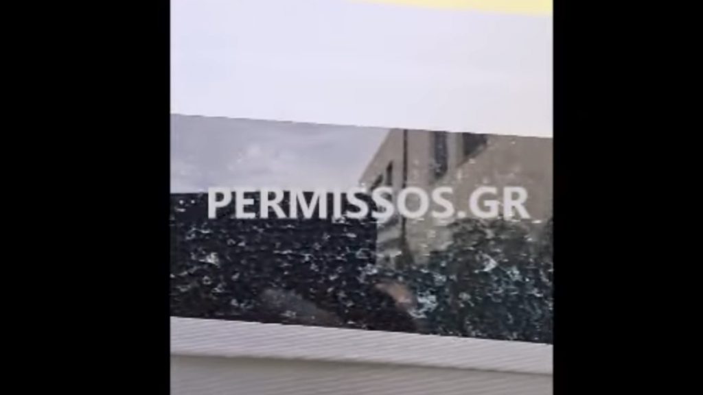 Θήβα: Ρομά κάλεσαν “για πλάκα” ασθενοφόρο και του έσπασαν τα τζάμια με πέτρες (βίντεο)