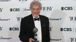 Πέθανε ο οσκαρικός σεναριογράφος του “Ερωτευμένος Σαίξπηρ” Τομ Στόπαρντ