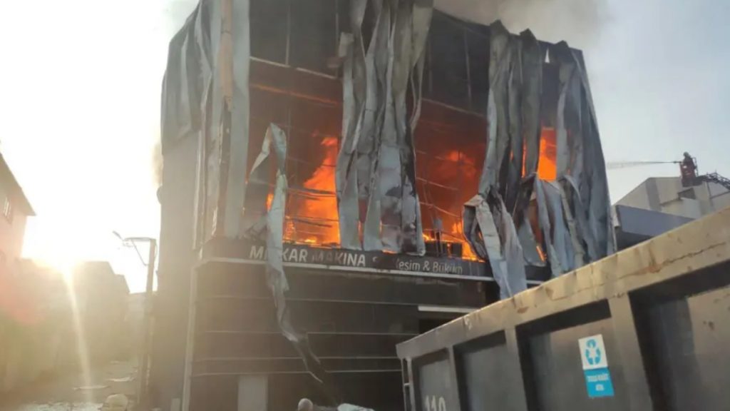 Τουρκία: Έξι νεκροί μετά από πυρκαγιά σε αποθήκη αρωματοποιίας (Εικόνες)